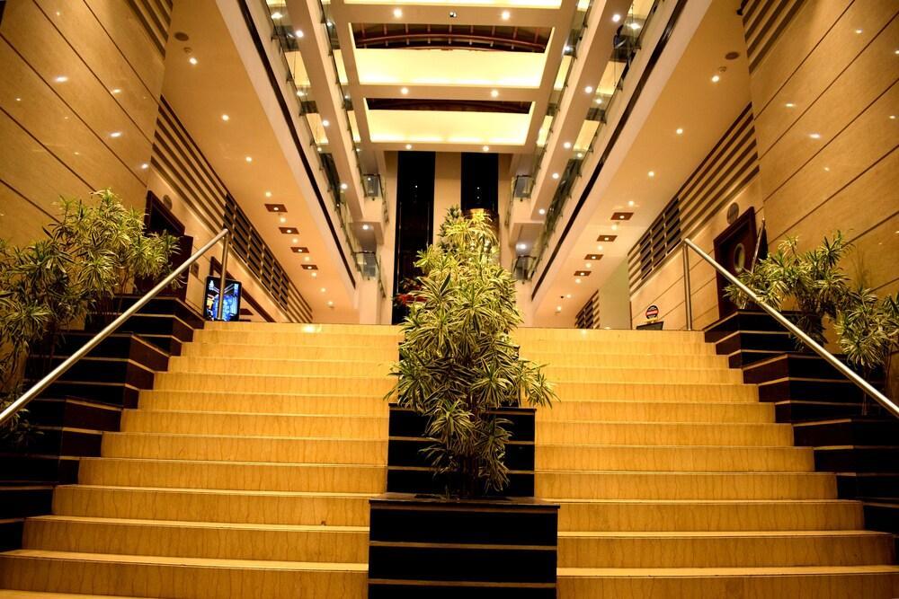 Hotel Royal Cliff Kanpur Exterior foto