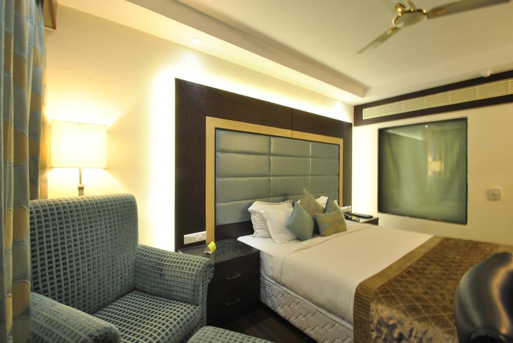 Hotel Royal Cliff Kanpur Exterior foto