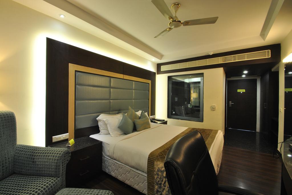 Hotel Royal Cliff Kanpur Exterior foto