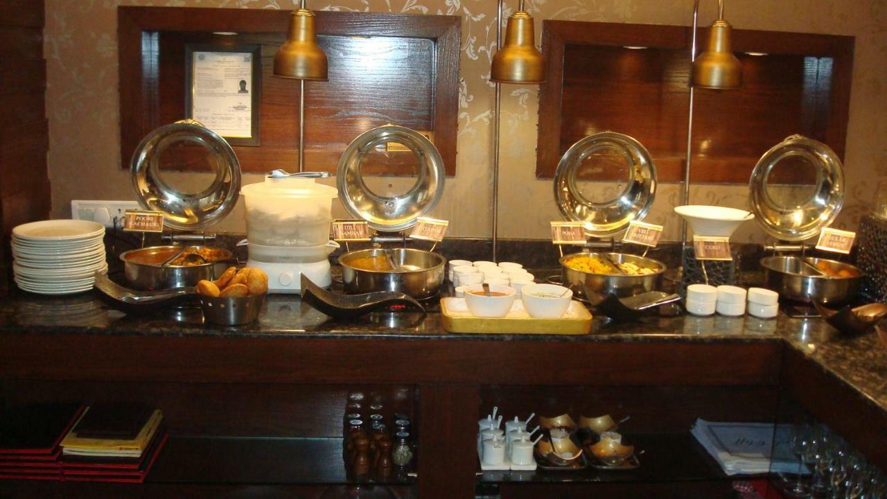Hotel Royal Cliff Kanpur Exterior foto
